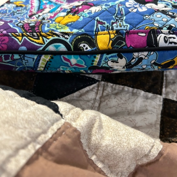 COPY - Vera Bradley- Disney themed Mickey Mouse crossbody - Picture 3 of 9